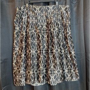 Mossimo satiny A Line black and white patterned skirt. EUC! Size 12